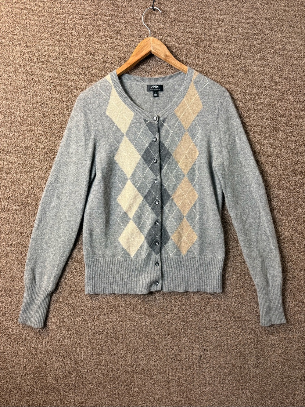 Cashmere Apt. 9 Gray Argyle Button-Front Cardigan with Beige Accents Y2K - Picture 2 of 13